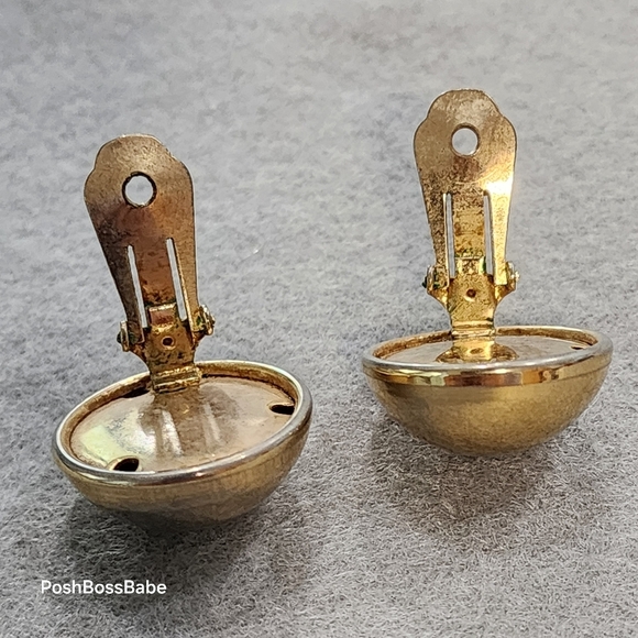 Vintage signed Bergère gold tone round button clip earrings - Picture 2 of 7